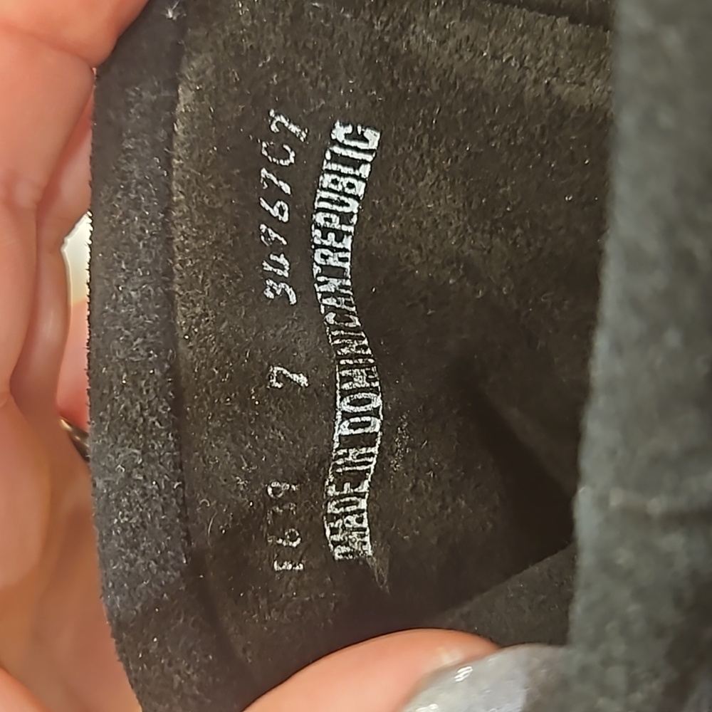 Minnetonka Moccasins - Picture 2 of 6